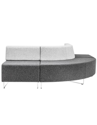 Vue de profil d’un ensemble d’assises modulaires aux courbes douces. - Quadra