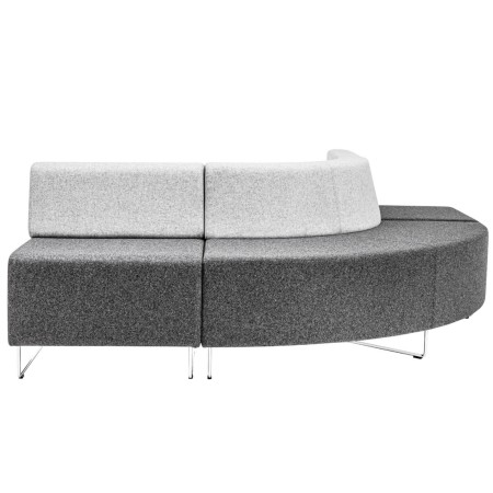 Vue de profil d’un ensemble d’assises modulaires aux courbes douces. - Quadra