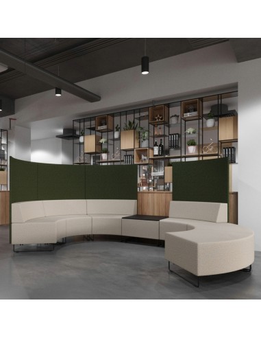 Aménagement d’un espace café avec banquettes beiges en angle. - Quadra