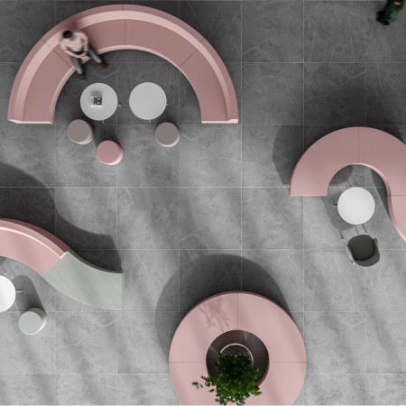 Vue aérienne d’un agencement circulaire rose et vert. - Quadra