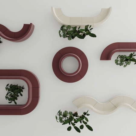 Vue du dessus de modules incurvés bordeaux et beiges avec plantes. - Quadra