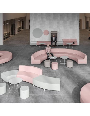 Espace design avec banquettes roses et beiges disposées en arc. - Quadra