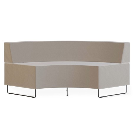 Banquette incurvée beige avec accoudoirs arrondis et piétement noir. - Quadra