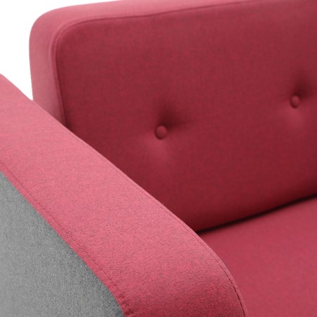 Détail du tissu rouge capitonné et de la texture douce. - U Floe