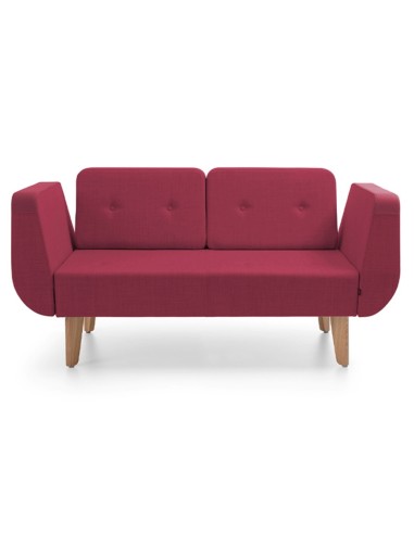 Canapé rouge trois places aux accoudoirs arrondis et pieds en bois. - U Floe