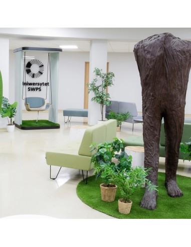 Espace détente avec mobilier vert et ambiance végétale naturelle. - U Floe