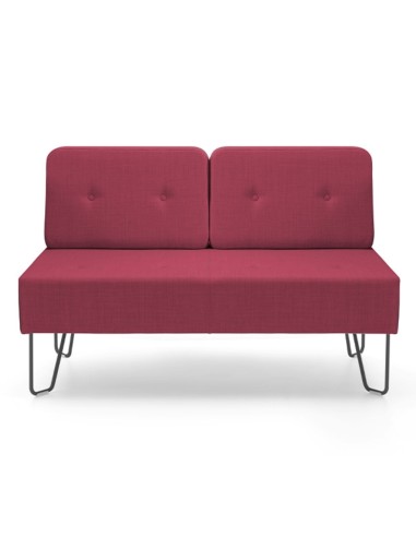 Canapé rouge deux places à dossier boutonné et pieds fins. - U Floe