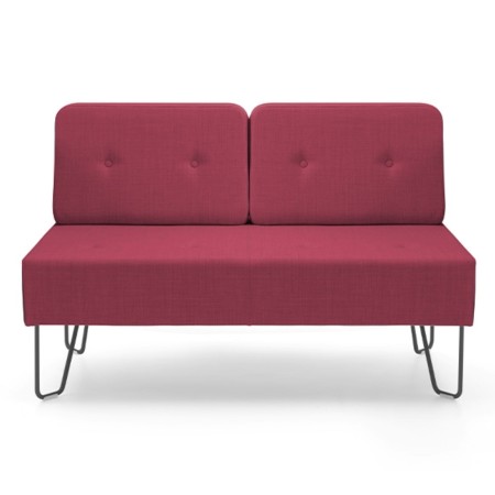 Canapé rouge deux places à dossier boutonné et pieds fins. - U Floe