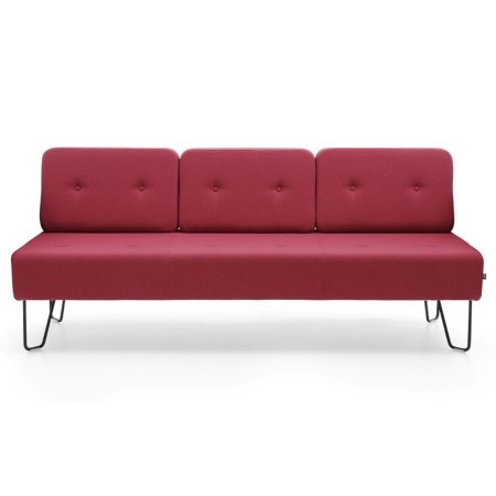 Canapé rouge à dossier boutonné et pieds fins en métal. - U Floe