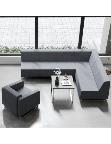 Espace lumineux avec canapé gris d’angle et table métal. - Voo Voo