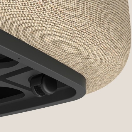 Détail de la base noire d’un fauteuil bouclé beige. - Jelly