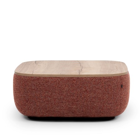 Pouf arrondi en tissu bouclé rouge, au design doux et minimaliste. - Jelly