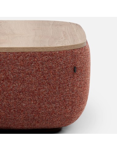 Détail du pouf bouclé rouge brique vu de côté. - Jelly