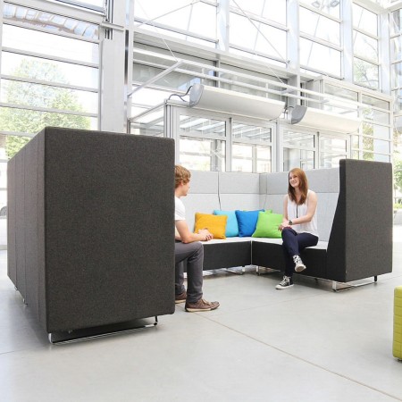 Zone collaborative avec plusieurs Voo Voo Box, ambiance lumineuse et moderne. - Voo Voo Box