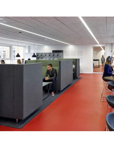 Allée de bureau avec plusieurs Voo Voo Box alignés pour offrir des espaces de réunion individuels. - Voo Voo Box