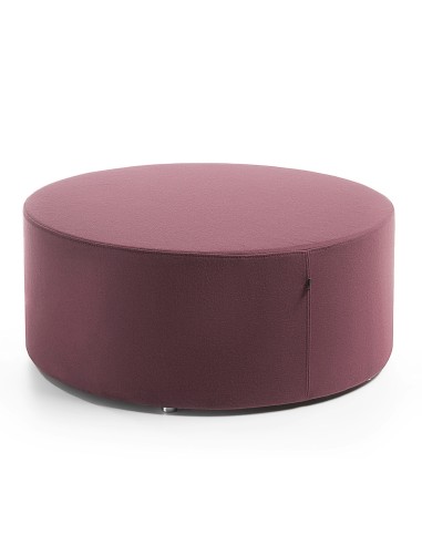 Grand pouf Rondo Large bordeaux dans un espace lumineux avec rideaux clairs. - Rondo Large