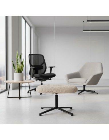 Pouf Lightup en tissu beige avec base pivotante noire dans un bureau moderne. - Vieni