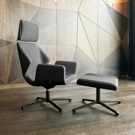 Fauteuil et pouf Booi en tissu gris avec base pivotante noire. - Booi