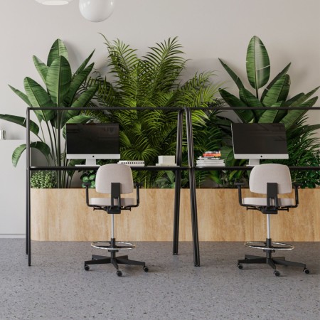 Open space avec plusieurs chaises Lift 10R sur roulettes et repose-pieds