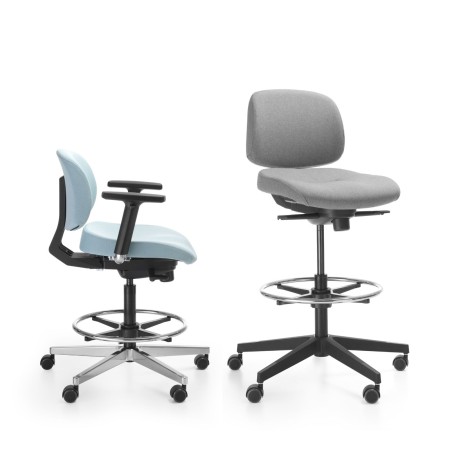 Sièges hauts Lift LF 10R avec et sans accoudoirs, sur roulettes avec repose-pieds chromé