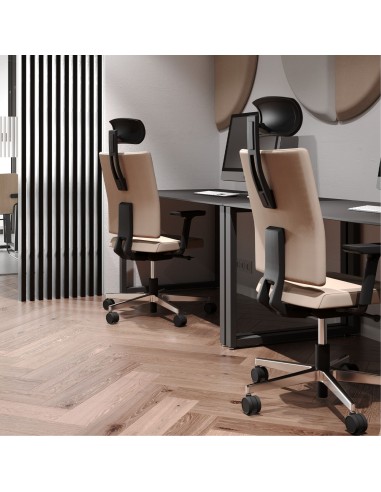 Fauteuil Mate MT 103 utilisé dans un environnement de travail collaboratif beige