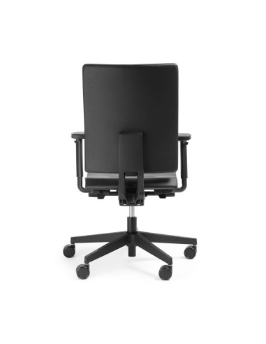 Chaise de bureau Mate MT 102, vue arrière centrée sur le piètement à roulettes