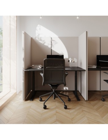 Chaise design Ovidio OV 1M2 dans un bureau moderne lumineux