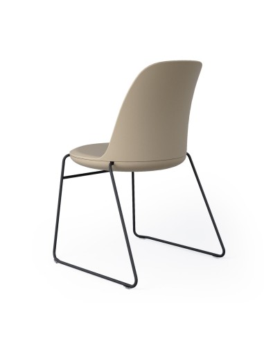 Vue de dos de la chaise Haali de réunion en coloris beige et pied traîneau