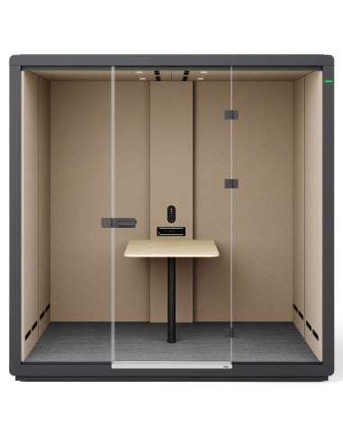 Vue intérieure de la cabine Flathouse avec table centrale. - Flathouse