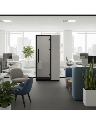 Cabine acoustique Quadra installée dans un open space lumineux et végétalisé. - Quadra