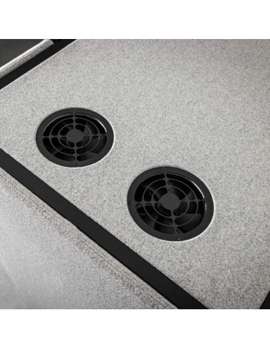 Détail des prises intégrées à la cabine acoustique Quadra. - Quadra