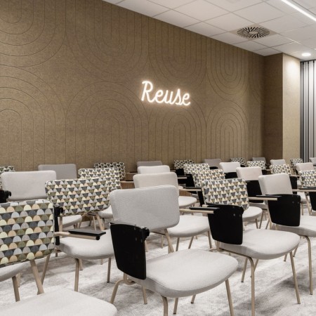 Chaise design vintage Epocc EP 220 en tissu rembourré avec accoudoirs 2