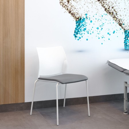 Chaise Fendo avec assise rembourrée pour de longues réunions en espace collaboratif