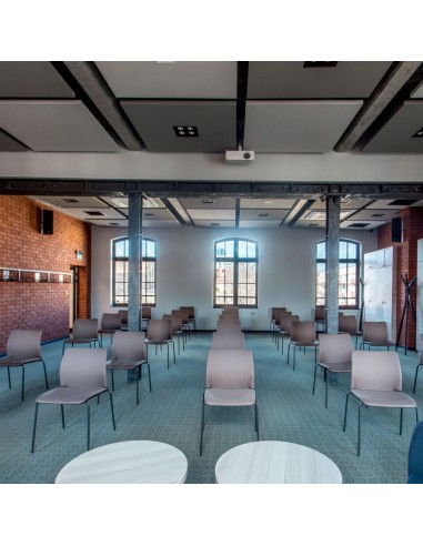 Chaises Fendo FD 215 dans une grande salle de conférence