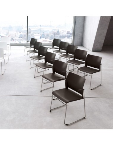Chaise empilable avec accoudoirs pour salle de réunion moderne Fendo