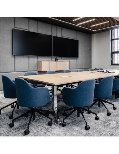 Salle de conférence avec plusieurs chaises bleues Flos - roulettes, confort, réglable