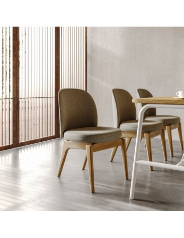 Chaise FS K 721 avec pieds en bois et assise confort en salle de réunion professionnelle
