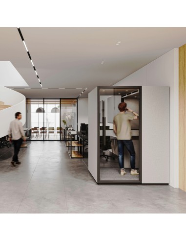 Cabine acoustique Quadra installée dans un open space design et lumineux. - Quadra