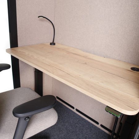Tablette bois intégrée à la cabine acoustique Quadra. - Quadra