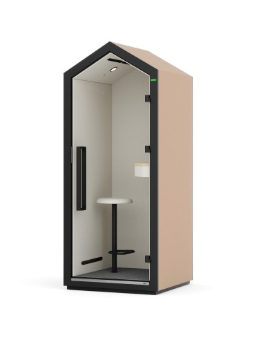 Cabine Treehouse avec parois bois claires et porte vitrée. - Treehouse