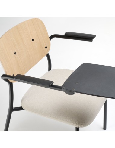 Détail tablette écritoire sur chaise de conférence Hens HS 220 – accoudoirs avec inserts noirs