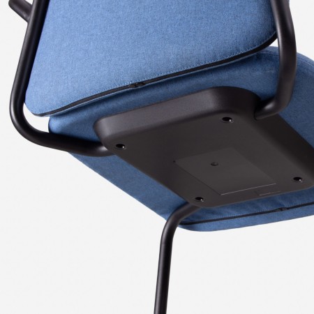 Détail structure luge en métal peint de la chaise HS 231, finition époxy haute résistance