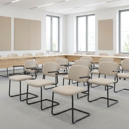 Salle de conférences avec chaises design Hens confortables et modernes