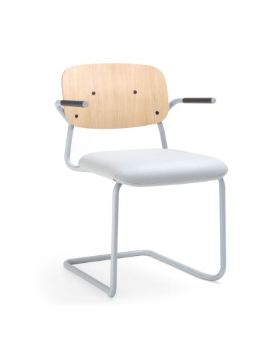 Chaise Hens HS 230 1N en placage chêne naturel avec piétement traîneau gris clair