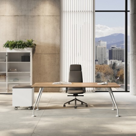 Bureau de direction Enosi 200 cm avec plateau effet noyer et piètement blanc dans un cabinet d’architecte à Sion