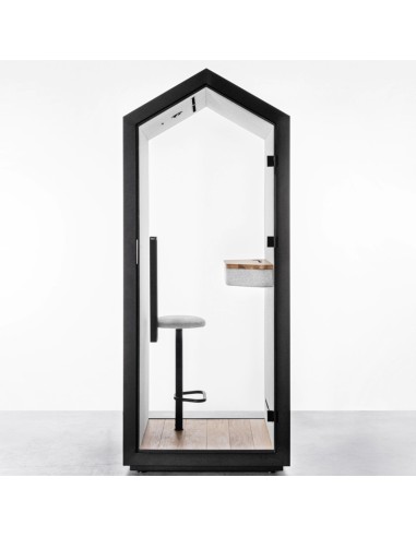 Cabine Treehouse ouverte montrant l’intérieur en finition claire. - Treehouse