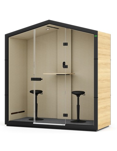 Cabine Treehouse avec structure noire, parois vitrées et tabouret haut devant la table intégrée. - Treehouse