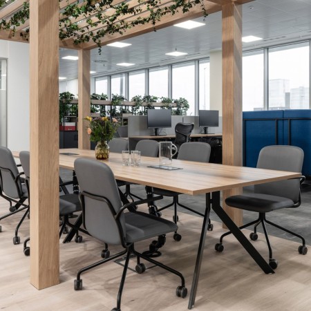 Dossier haut ergonomique de la chaise Hens en version 4N - chaise premium pour les conférences