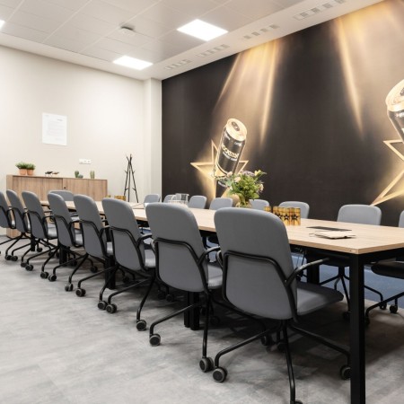 Chaise sur roulettes Hens HS 4K1 H – design scandinave contemporain