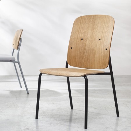 Chaise Hens empilable en bois ou tissu pour espaces professionnels